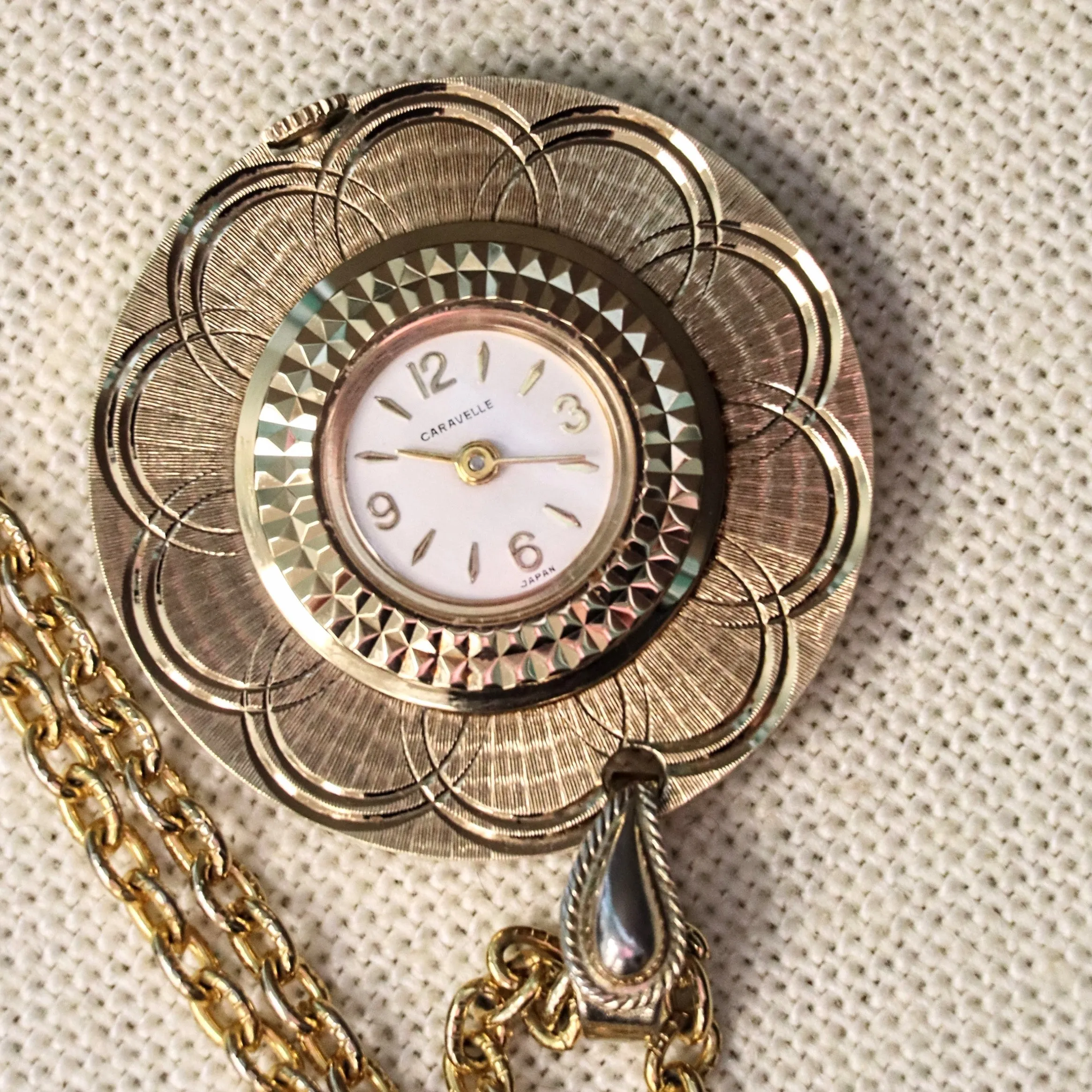 1967 CARAVELLE by Bulova Ladies Pendant 7 Jewels Watch with GP Link Chain 24"