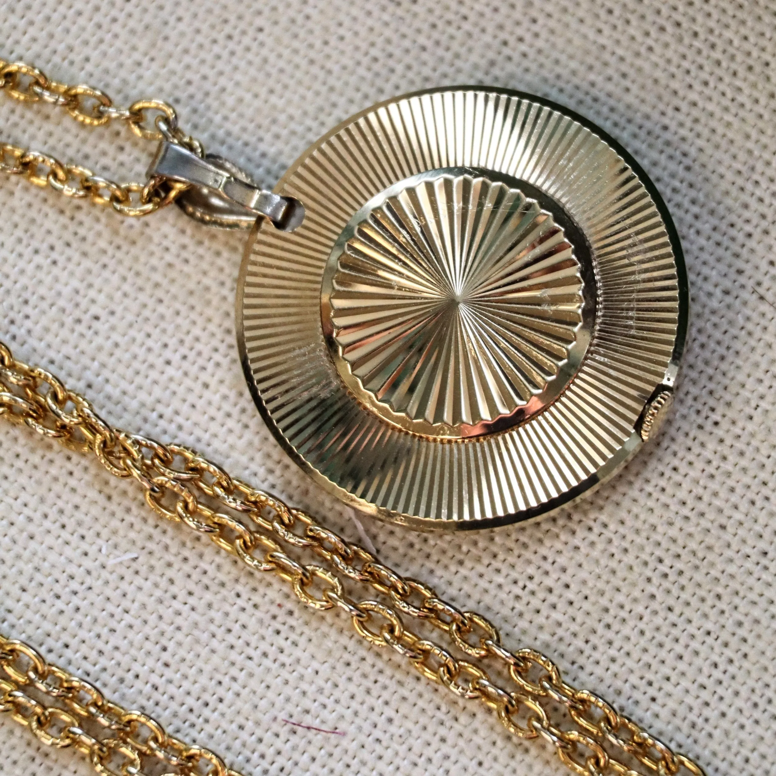 1967 CARAVELLE by Bulova Ladies Pendant 7 Jewels Watch with GP Link Chain 24"
