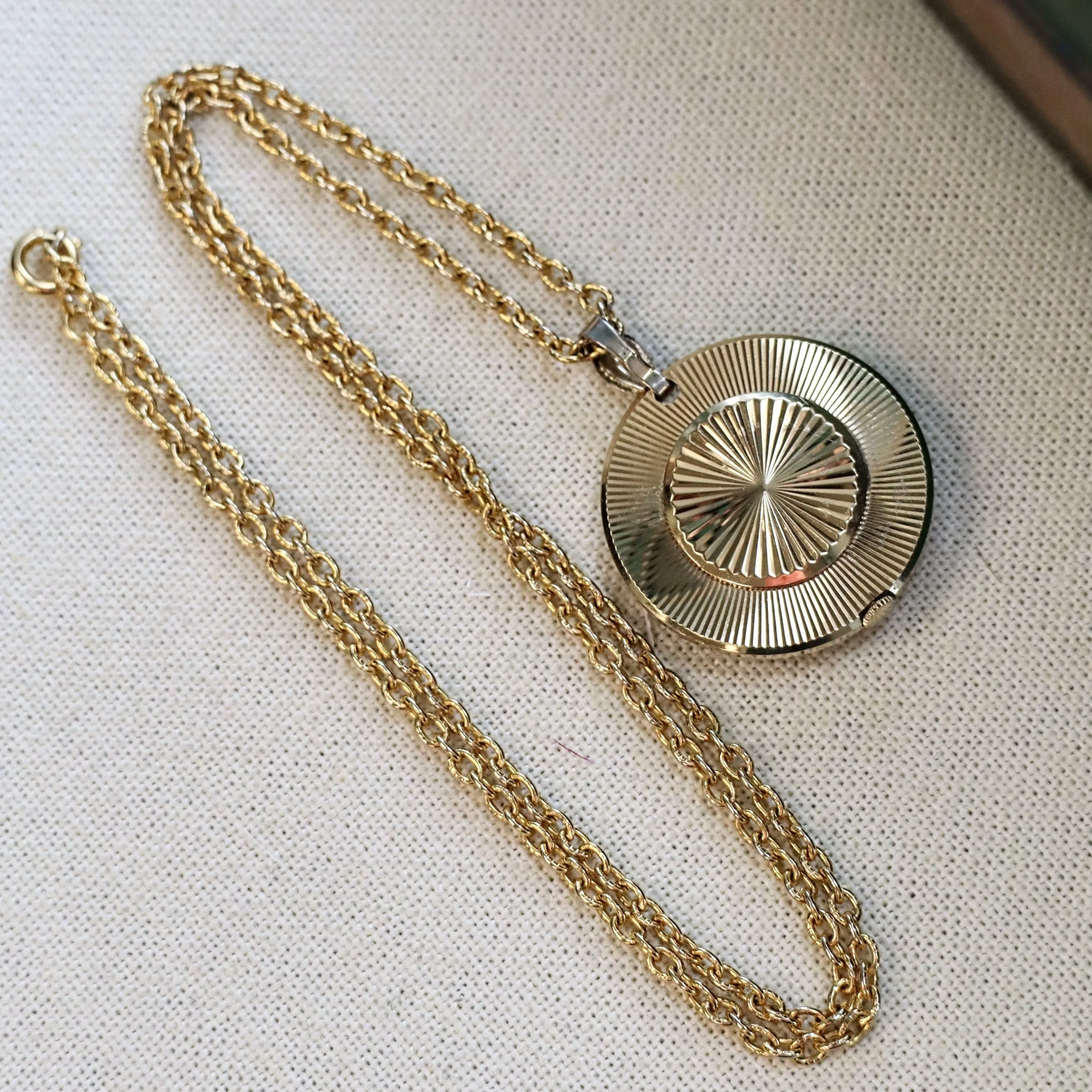 1967 CARAVELLE by Bulova Ladies Pendant 7 Jewels Watch with GP Link Chain 24"