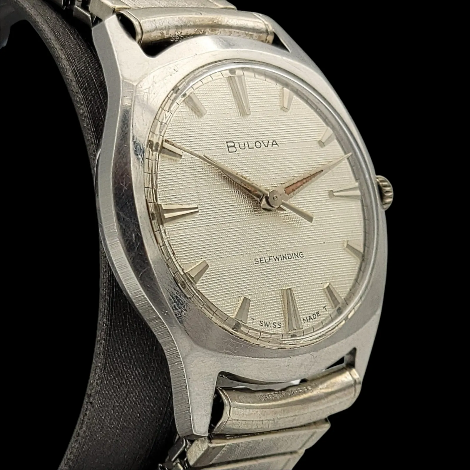 BULOVA 1965 Clipper "V" Watch Self-Winding