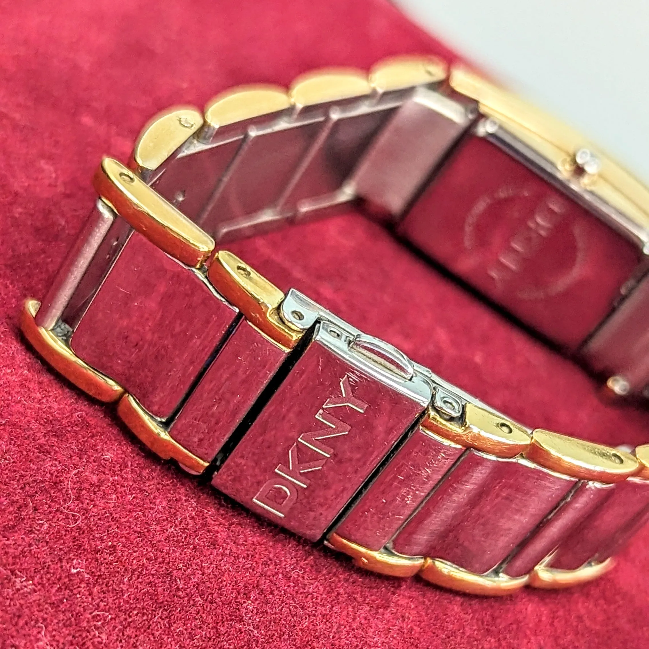 DKNY NY-3281 ladies Quartz Wristwatch Two Tone Case & Bracelet - All SS Watch