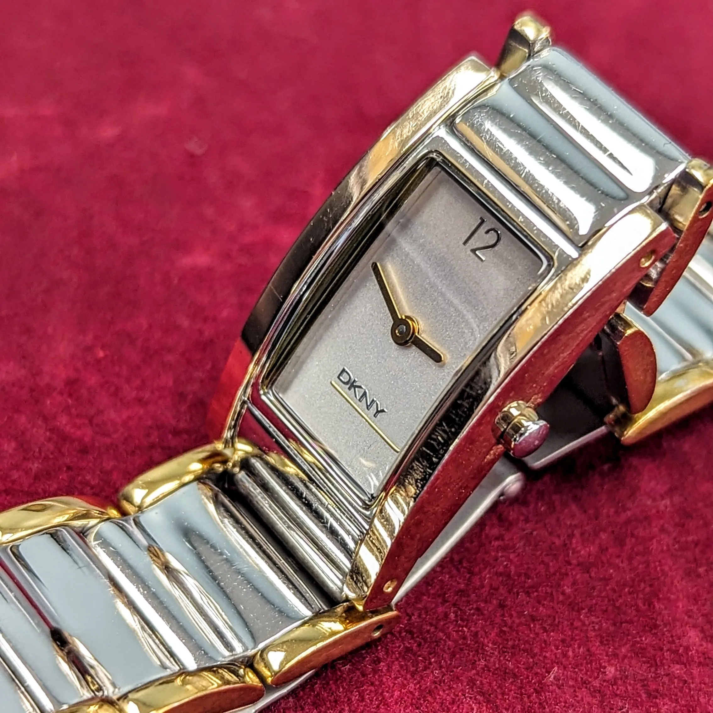 DKNY NY-3281 ladies Quartz Wristwatch Two Tone Case & Bracelet - All SS Watch