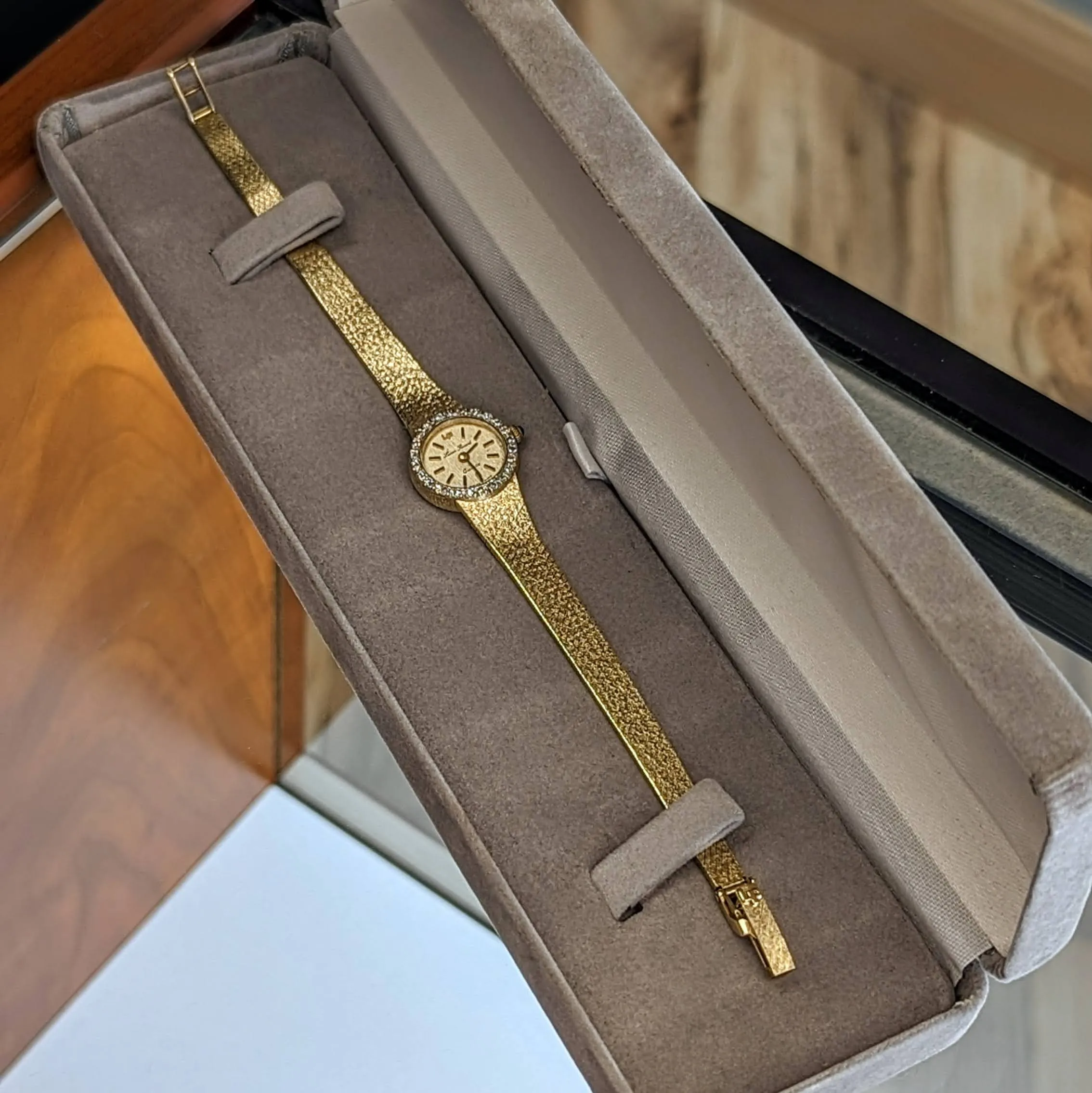 Ladies LUCIEN PICCARD Quartz Watch - ALL 14K Solid GOLD & Diamond Bezel Swiss Vintage Wristwatch