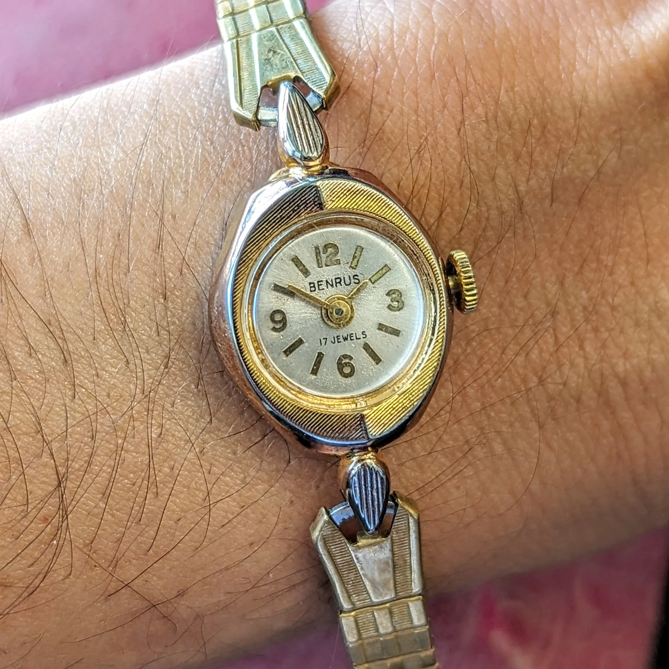 Vintage Ladies BENRUS Watch 17 Jewels Fancy Case and Lugs & Original Flex Bracelet