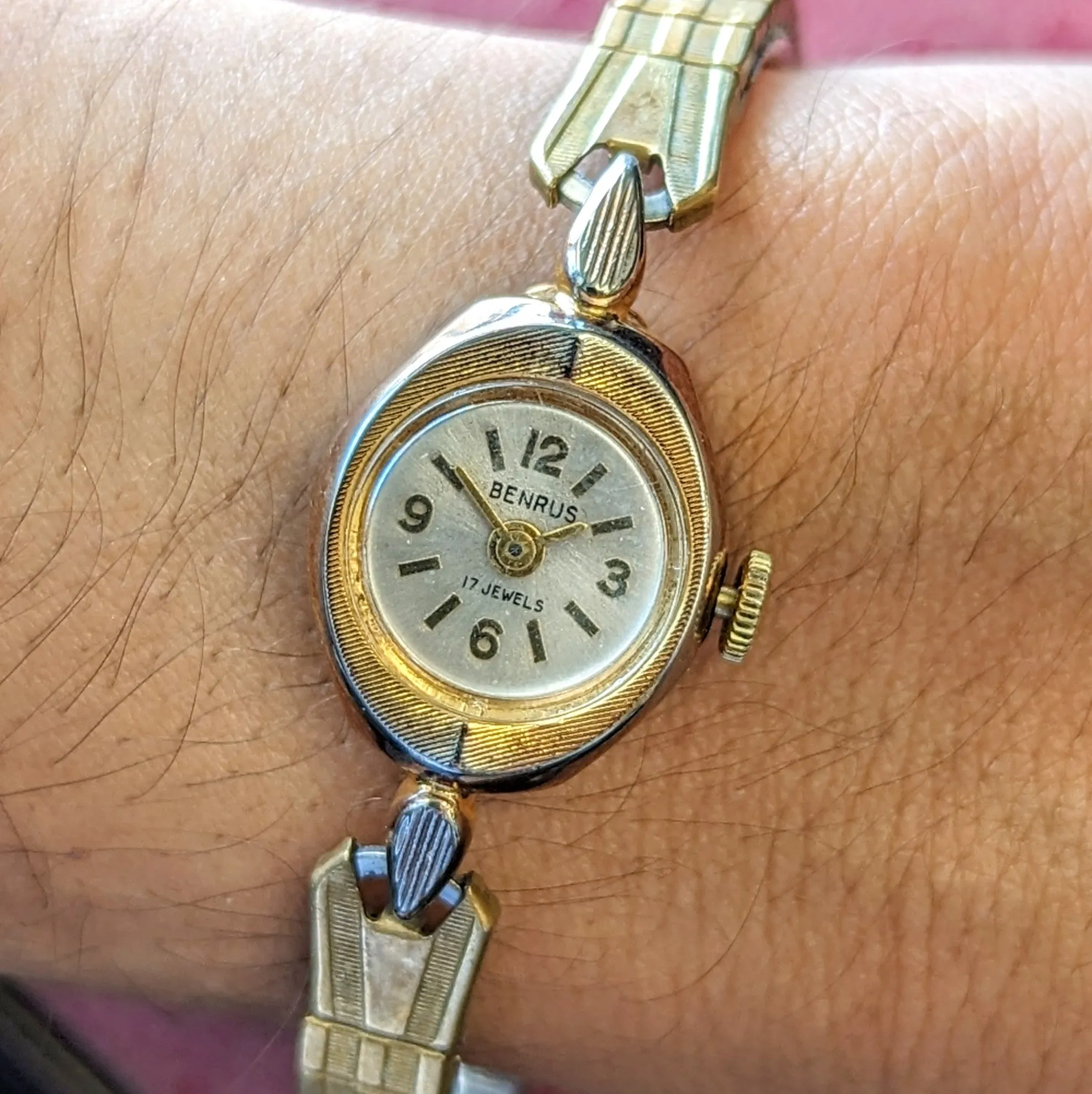 Vintage Ladies BENRUS Watch 17 Jewels Fancy Case and Lugs & Original Flex Bracelet