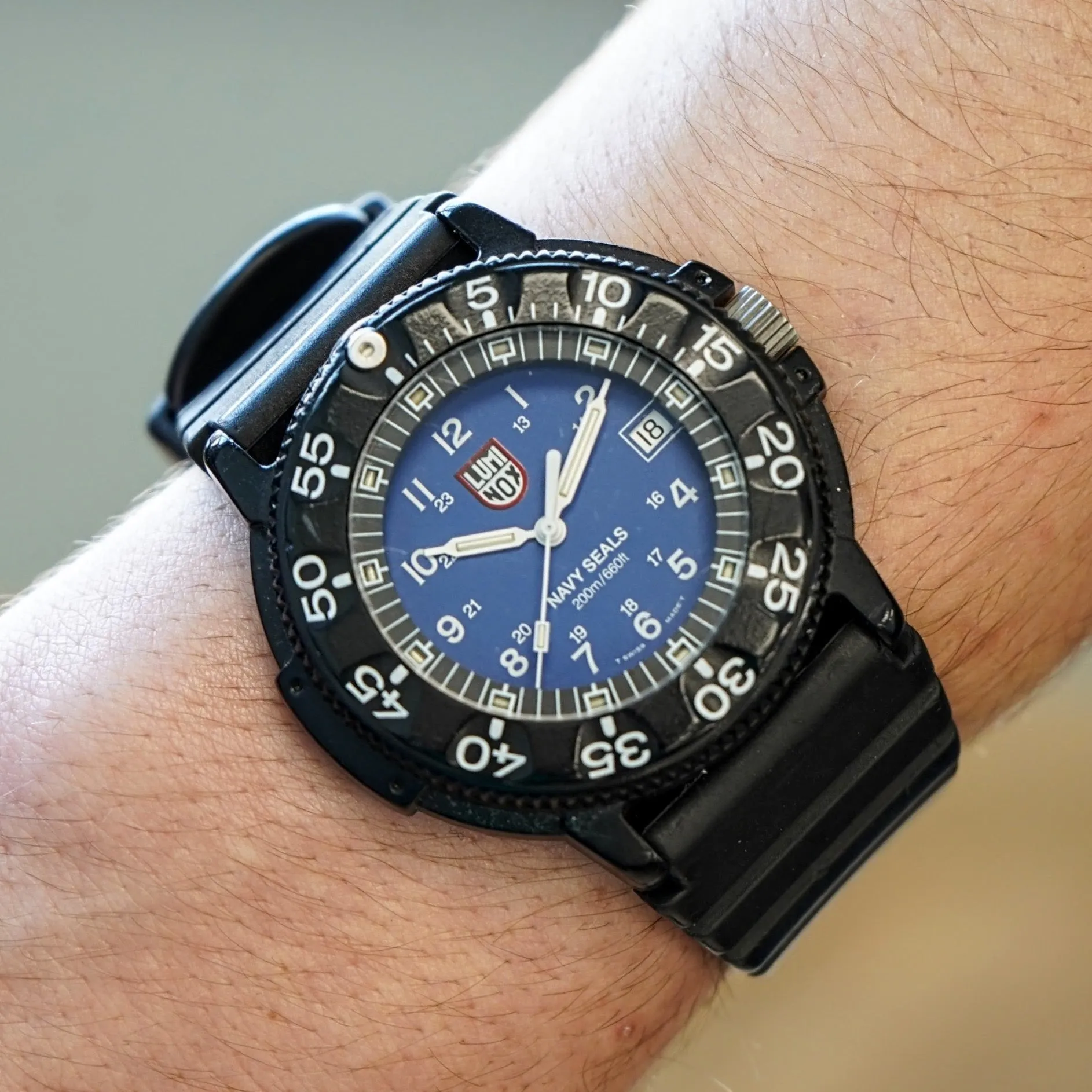 Vintage LUMINOX Navy Seals Watch 200m/660ft Blue Dial Date Indicator Wristwatch
