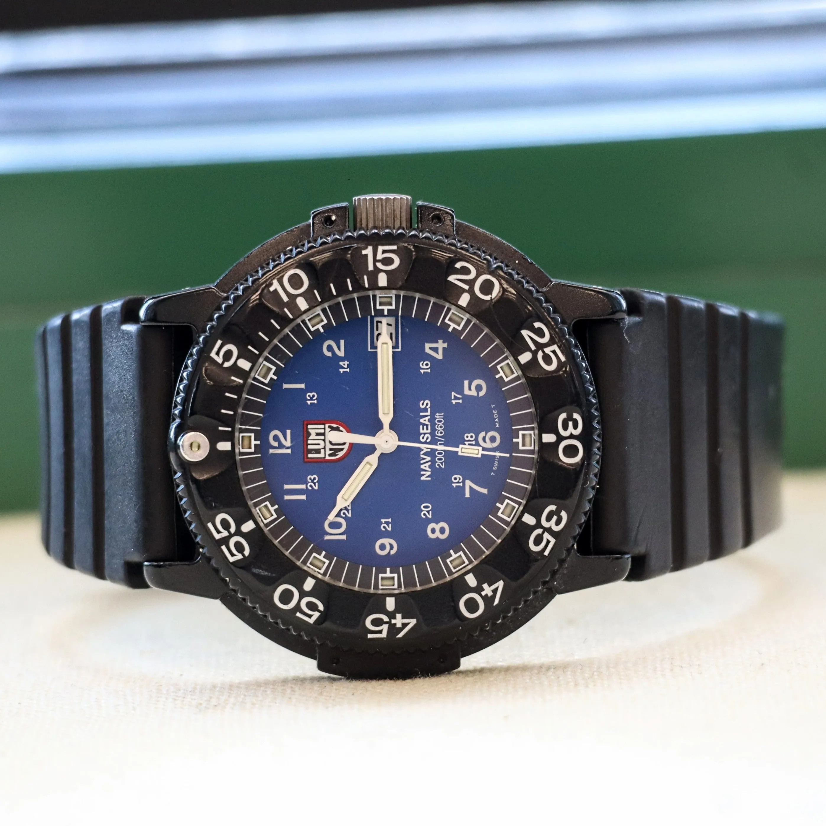 Vintage LUMINOX Navy Seals Watch 200m/660ft Blue Dial Date Indicator Wristwatch