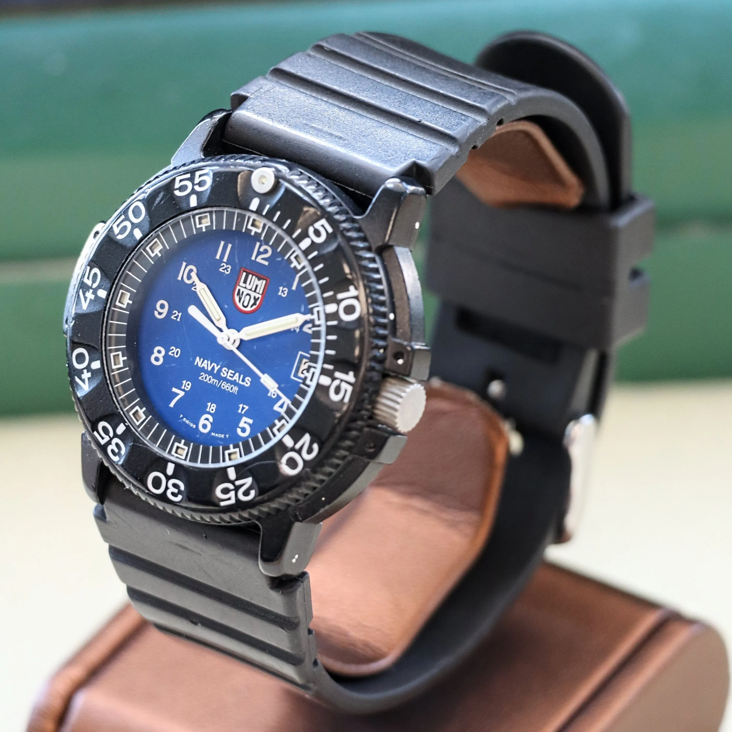 Vintage LUMINOX Navy Seals Watch 200m/660ft Blue Dial Date Indicator Wristwatch