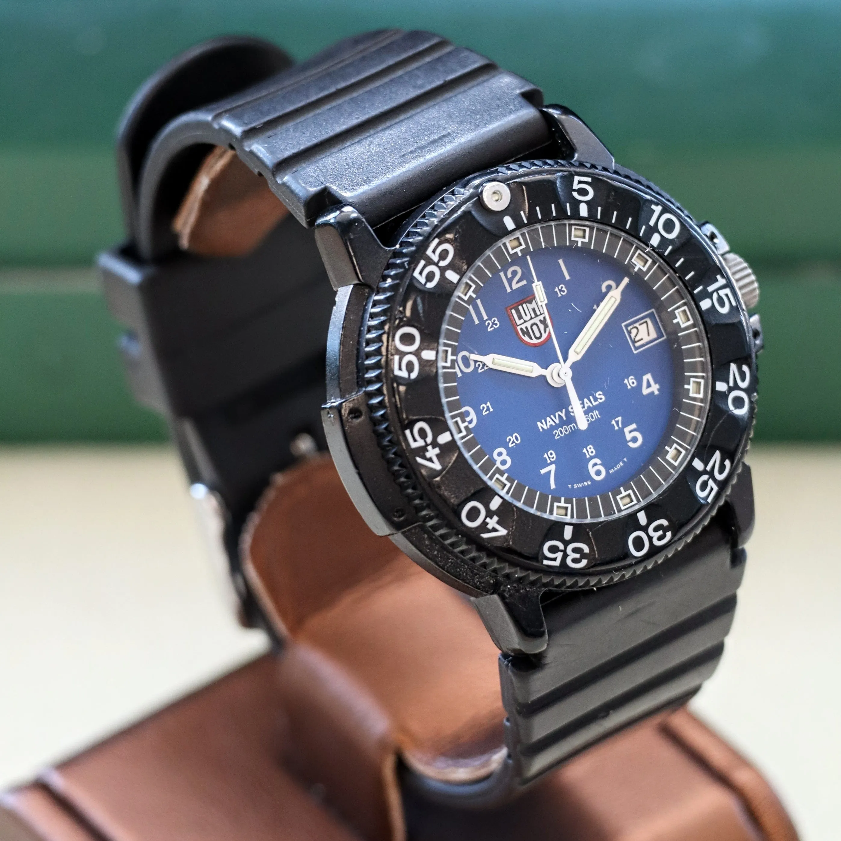 Vintage LUMINOX Navy Seals Watch 200m/660ft Blue Dial Date Indicator Wristwatch